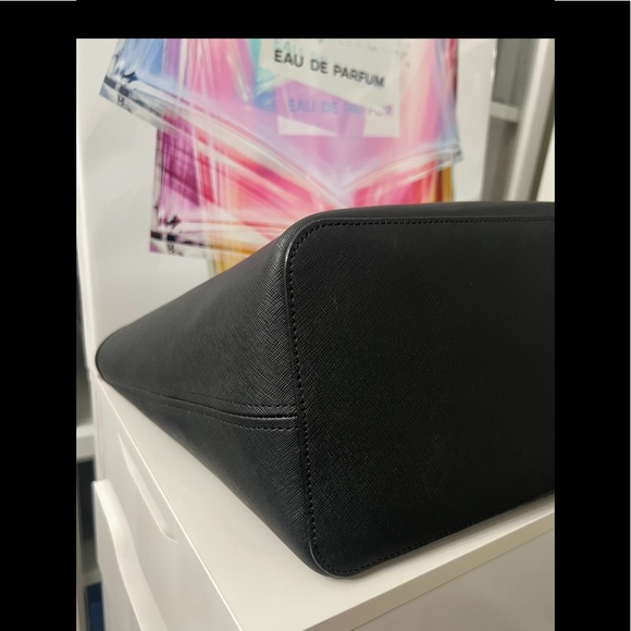 Michael Kors tote - Picture 10 of 15